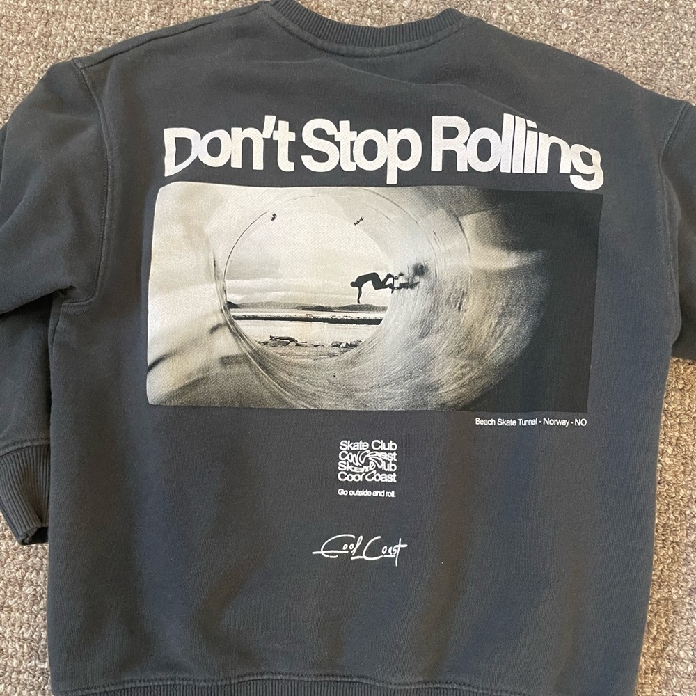 zara size 11-12 black skate crew neck